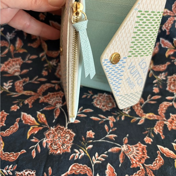 Louis Vuitton Victorine Wallet - Picture 7 of 16